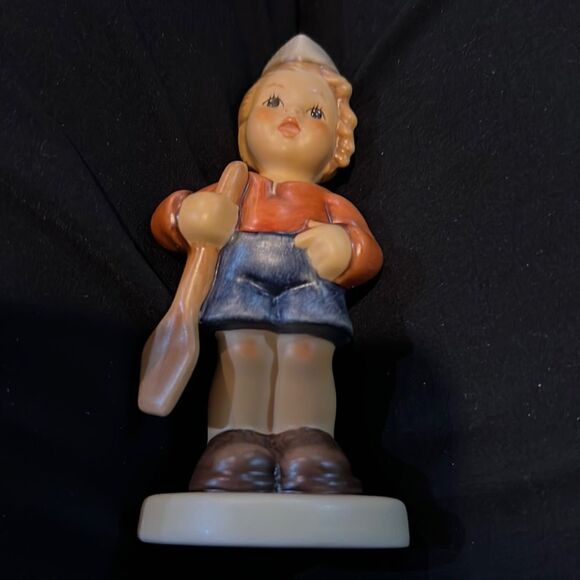 Hummel Figurine “First Mate” Exclusive Edition for Club Members - Picture 1 of 7